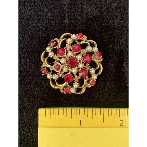 Vintage 1950s Red Rhinestone and Faux Pearl Gold Tone Brooch - Picture 5 of 5